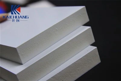 Magasfényű, 18 mm-es PVC hablap